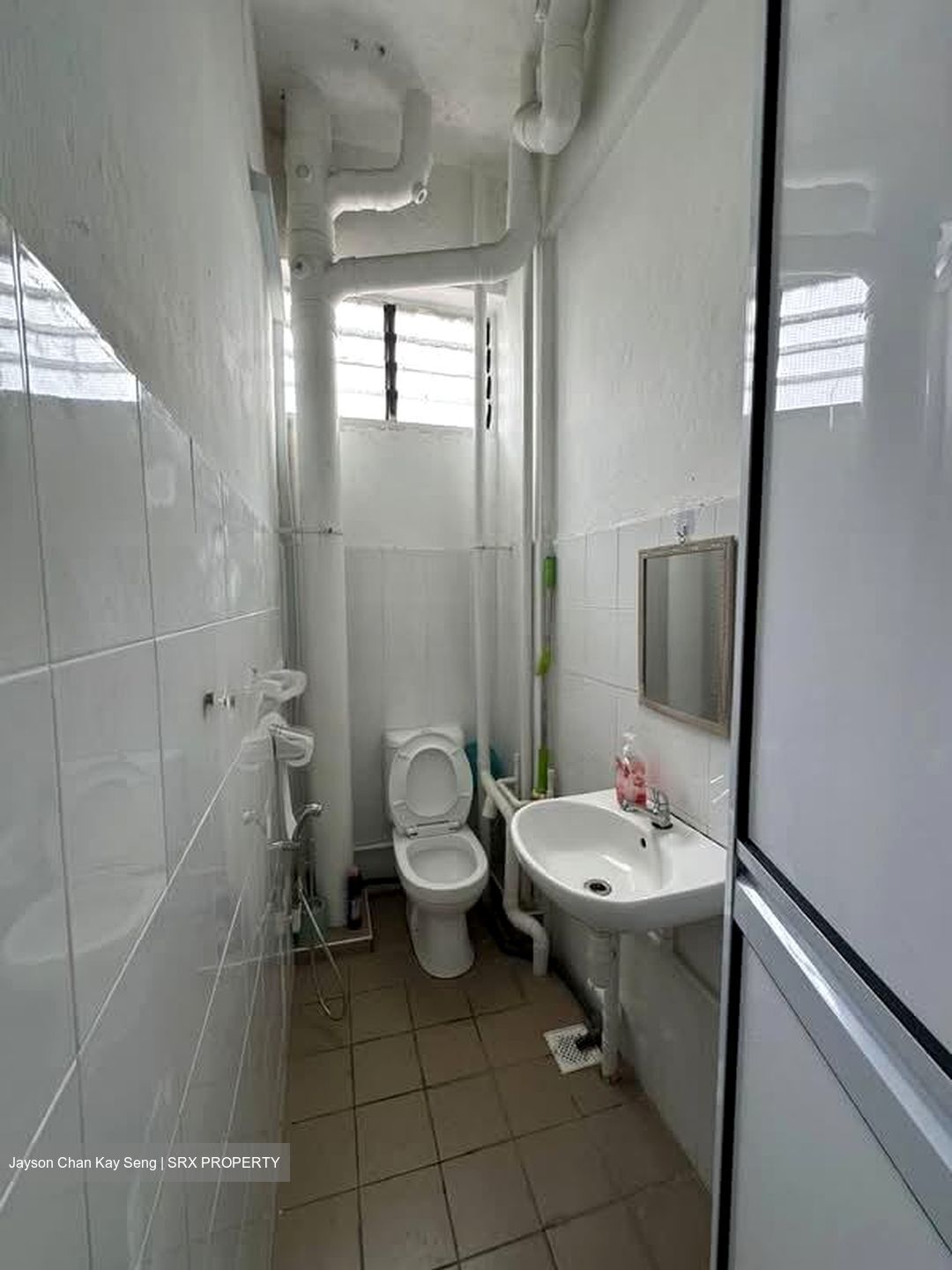 Jurong Gateway Road (D22), Office #577738431